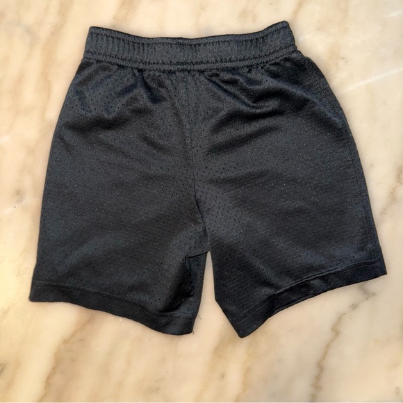 Boys Nike DriFit short sleeve shirt and short set size 5 (Small) - Picture 9 of 10